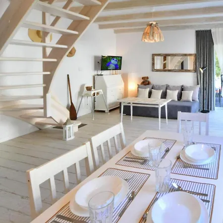 בית נופש Large Homes With Fireplace And Garden
