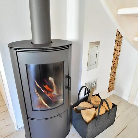 בית נופש Large Homes With Fireplace And Garden