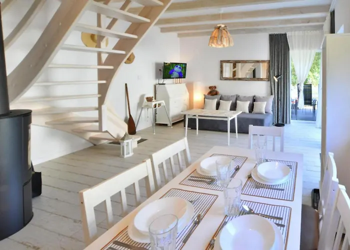 Σπίτι διακοπών Large Homes With Fireplace And Garden